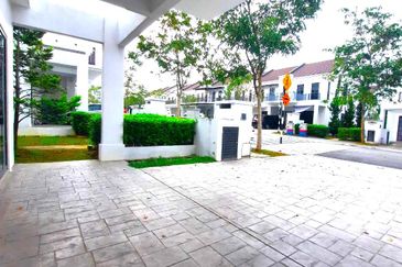 Monet Lily @ Sunsuria City