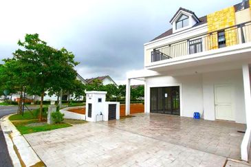 Monet Springtime @ Sunsuria City