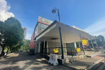 Bungalow 2 Storey Shop Cottage Walk for SALE