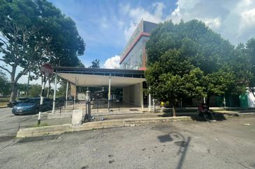 Bungalow 2 Storey Shop Cottage Walk for SALE