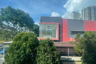 Bungalow 2 Storey Shop Cottage Walk for SALE