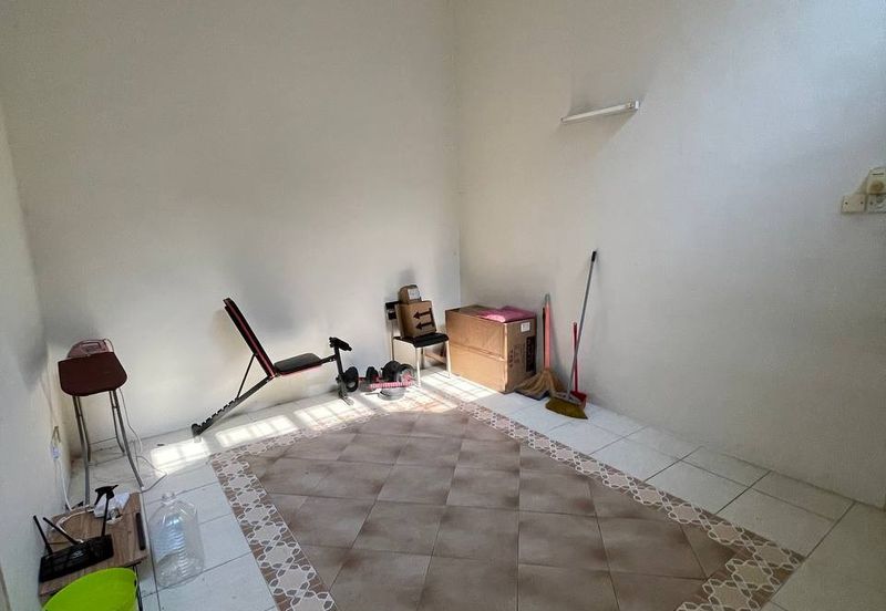 Jalan Warisan Mulia, Kota Warisan