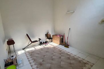 Jalan Warisan Mulia, Kota Warisan