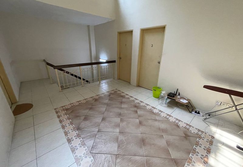 Jalan Warisan Mulia, Kota Warisan