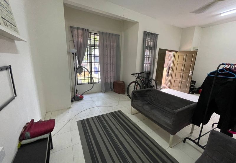 Jalan Warisan Mulia, Kota Warisan