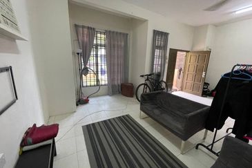 Jalan Warisan Mulia, Kota Warisan