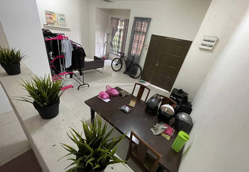 Jalan Warisan Mulia, Kota Warisan