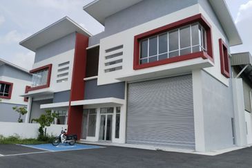 1.5 Storey Semi D Factory Nilai 3 Negeri Sembilan For Rent 
