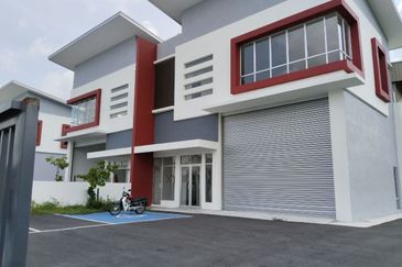 1.5 Storey Semi D Factory Nilai 3 Negeri Sembilan For Rent 