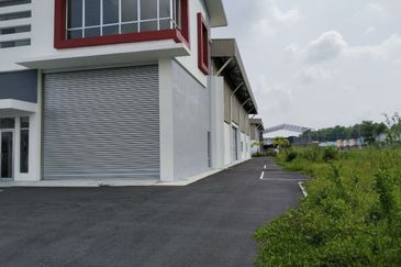 1.5 Storey Semi D Factory Nilai 3 Negeri Sembilan For Rent 