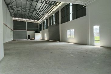 1.5 Storey Semi D Factory Nilai 3 Negeri Sembilan For Rent 