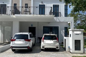 Monet Lily @ Sunsuria City