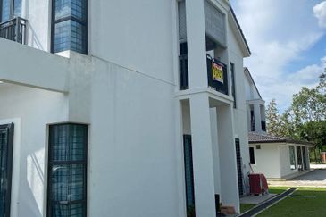 Monet Lily @ Sunsuria City