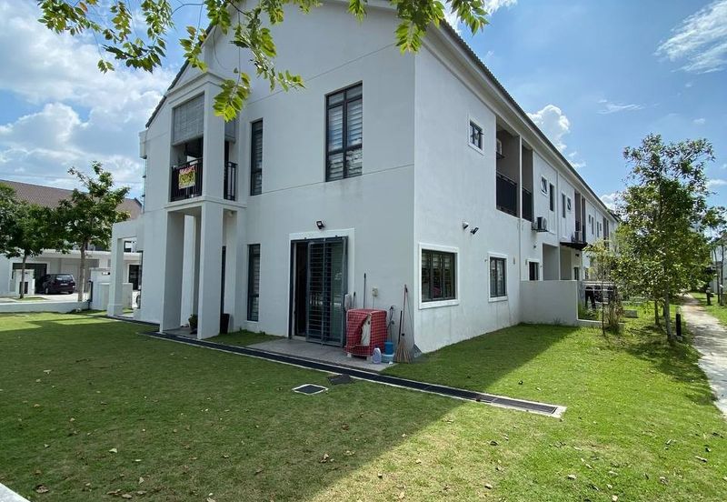 Monet Lily @ Sunsuria City