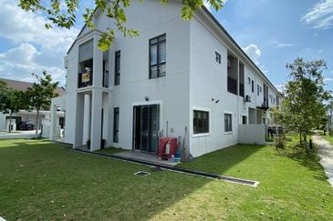 Monet Lily @ Sunsuria City