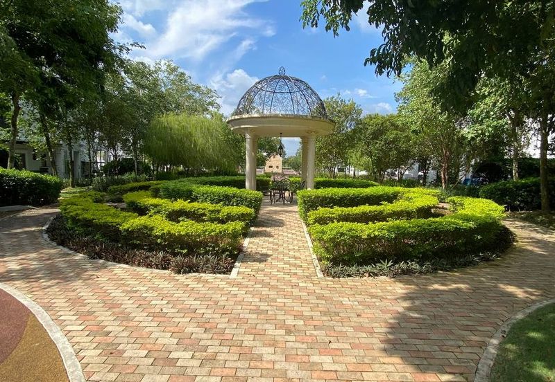 Monet Lily @ Sunsuria City