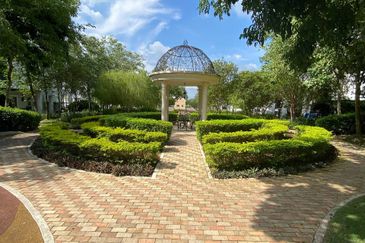 Monet Lily @ Sunsuria City