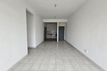 Pr1ma Apartment @ Precint 11