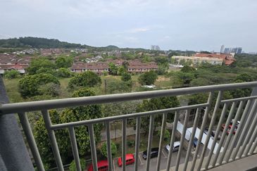 Pr1ma Apartment @ Precint 11