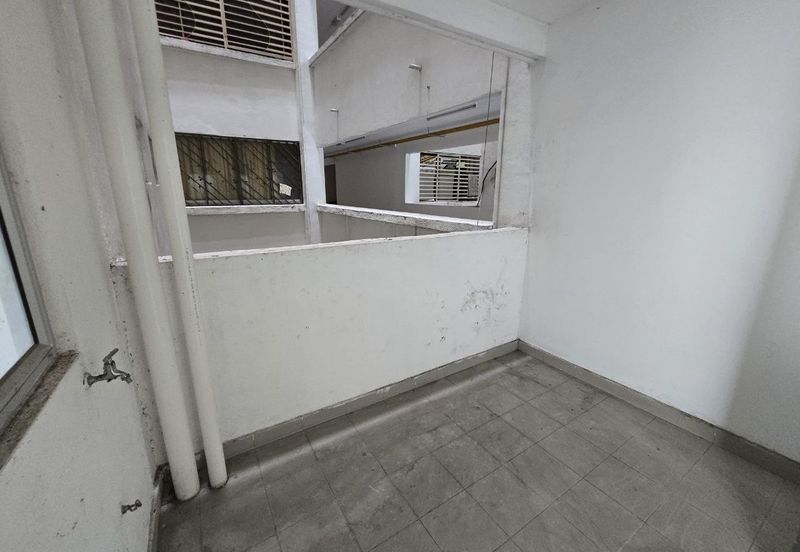 Pr1ma Apartment @ Precint 11