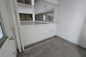 Pr1ma Apartment @ Precint 11