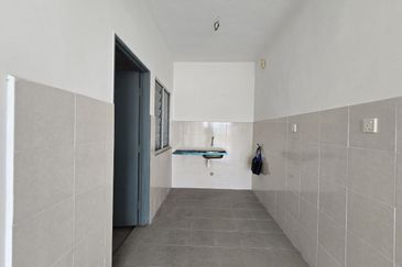 Pr1ma Apartment @ Precint 11