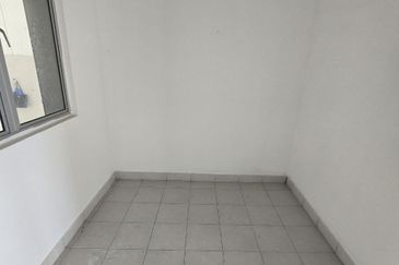 Pr1ma Apartment @ Precint 11