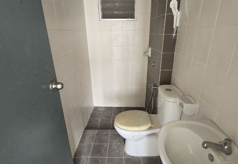 Pr1ma Apartment @ Precint 11