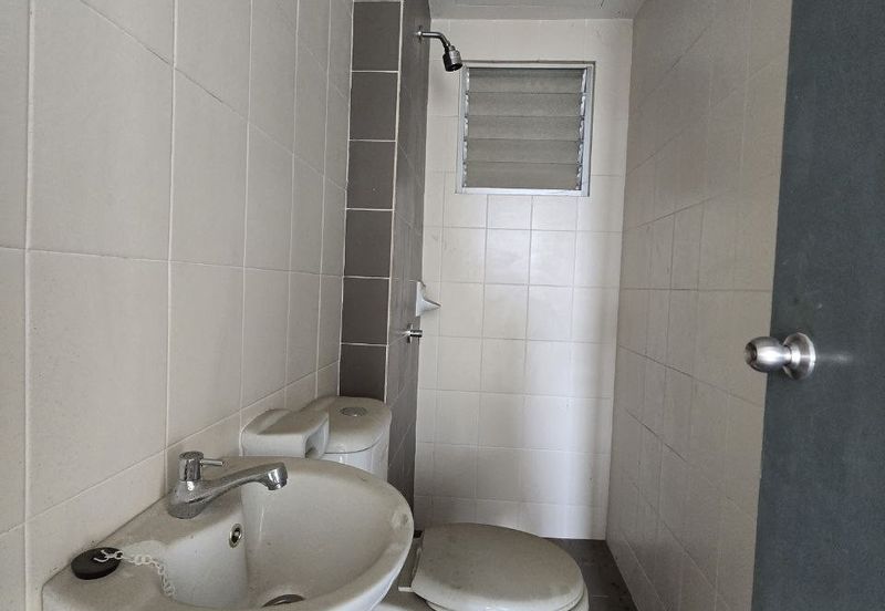 Pr1ma Apartment @ Precint 11