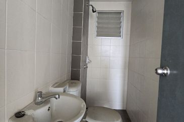 Pr1ma Apartment @ Precint 11