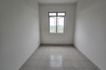 Pr1ma Apartment @ Precint 11