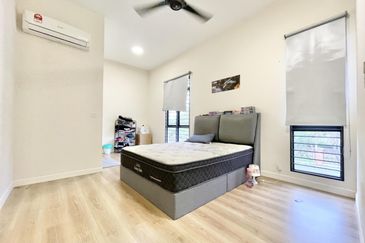 Monet Lily @ Sunsuria City