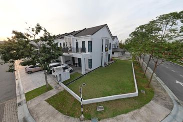 Monet Lily @ Sunsuria City