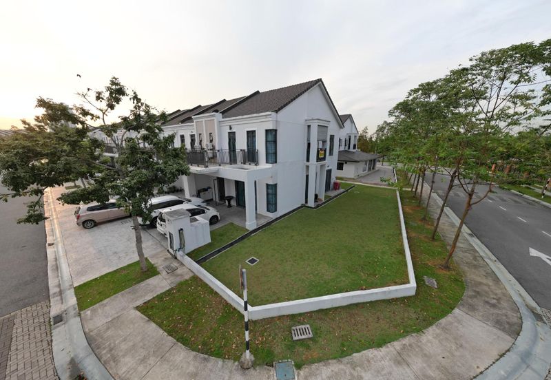 Monet Lily @ Sunsuria City