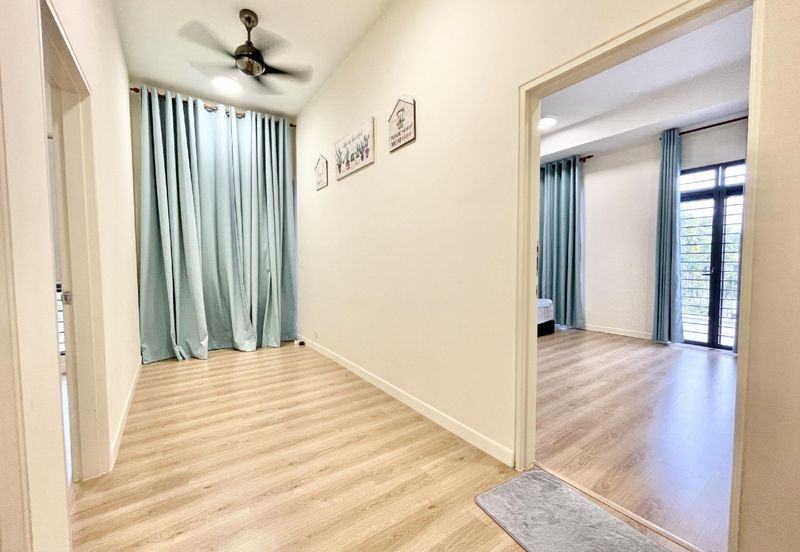 Monet Lily @ Sunsuria City