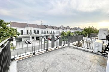 Monet Lily @ Sunsuria City