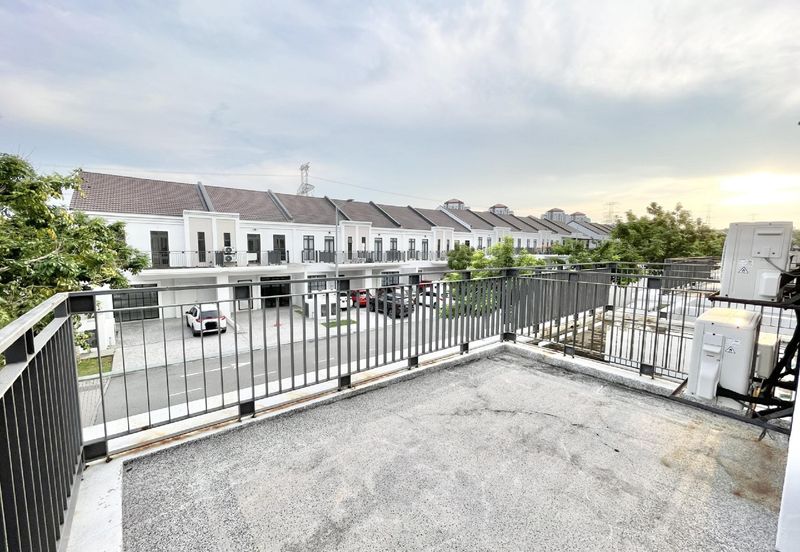 Monet Lily @ Sunsuria City