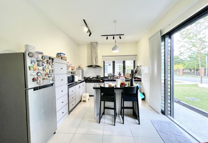 Monet Lily @ Sunsuria City