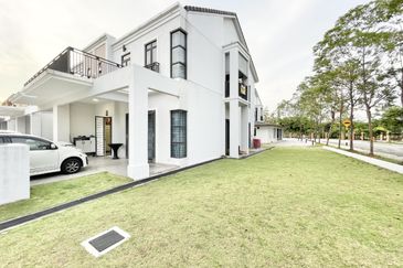 Monet Lily @ Sunsuria City