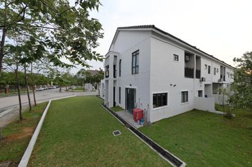 Monet Lily @ Sunsuria City