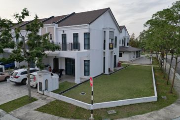 Monet Lily @ Sunsuria City