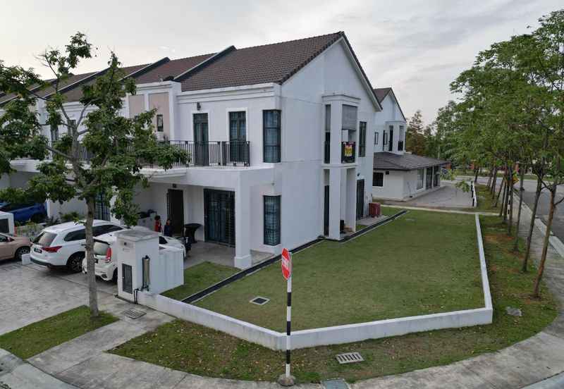 Monet Lily @ Sunsuria City