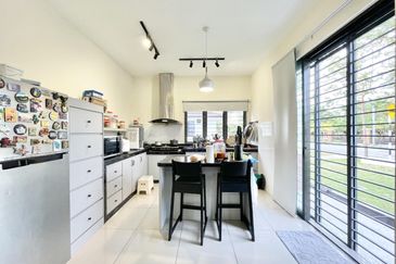 Monet Lily @ Sunsuria City