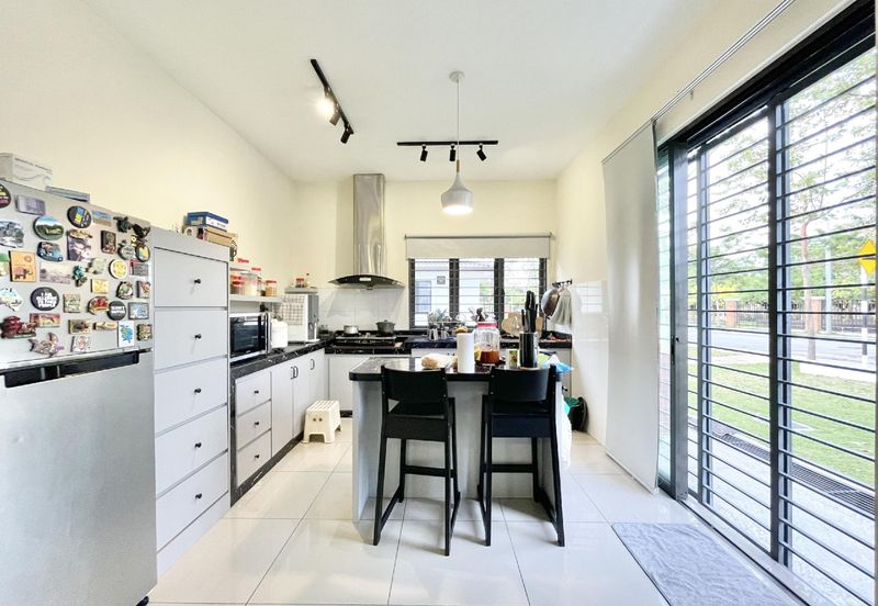 Monet Lily @ Sunsuria City