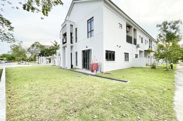 Monet Lily @ Sunsuria City