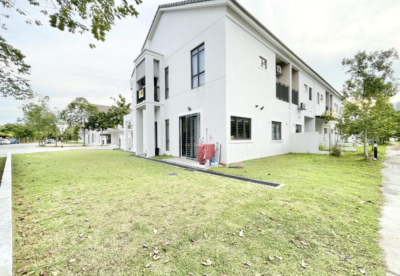 Monet Lily @ Sunsuria City