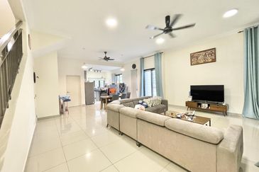 Monet Lily @ Sunsuria City