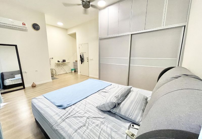 Monet Lily @ Sunsuria City