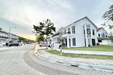 Monet Lily @ Sunsuria City