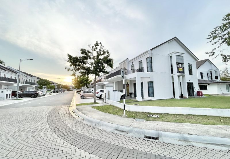 Monet Lily @ Sunsuria City